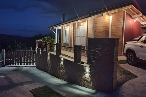 Campos do Jordao House | Discover Alto da Mantiqueira - Ipê: Pet Friendly Retreat