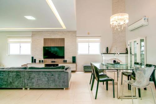 Ingleses Centro House | Exclusive Stay with Private Pool at Ingleses Resort