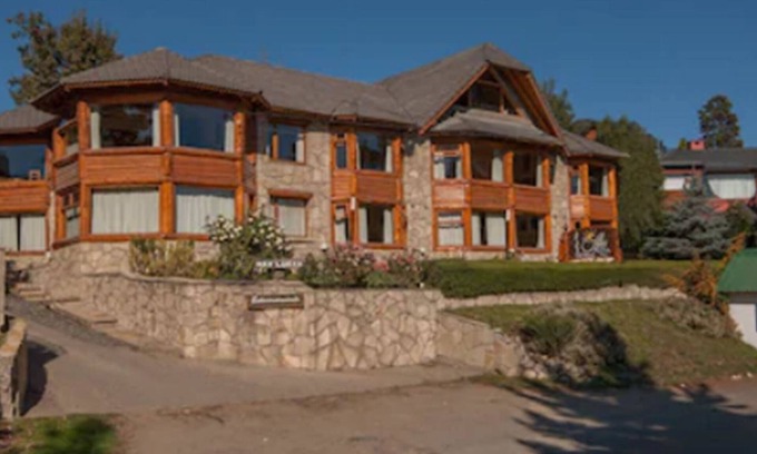 San Carlos de Bariloche Cabin | Relax at Altos del Nahuel with Spa and Breakfast Included
