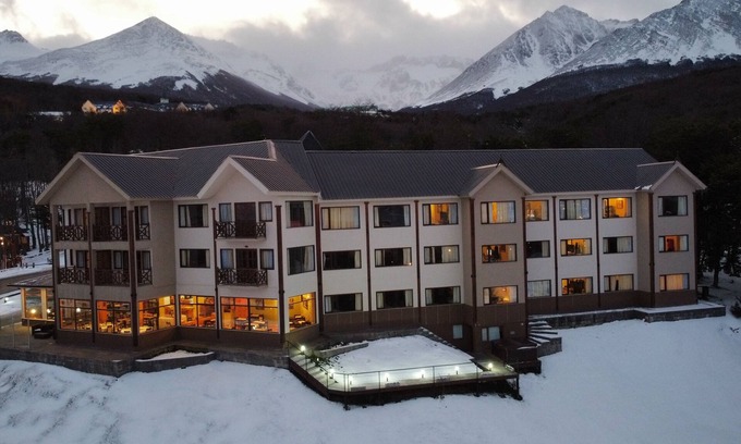 Province of Tierra del Fuego Hotel | Elegant Altos Ushuaia Hotel with Spa & Family Amenities