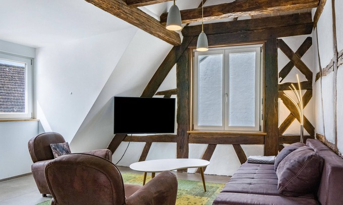Endingen am Kaiserstuhl Apartment | Unwind at Altstadttraum Ferienwohnung N°2 with Lake View