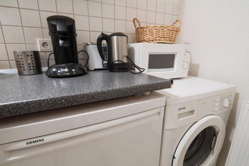 Dusseldorf Old Town Apartment | Discover Altstadt Kunstmuseum: Family-Friendly Getaway