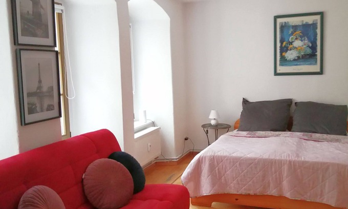 Altstadt Apartment | Experience Altstadtglück: Family-Friendly with Spa & Hot Tub
