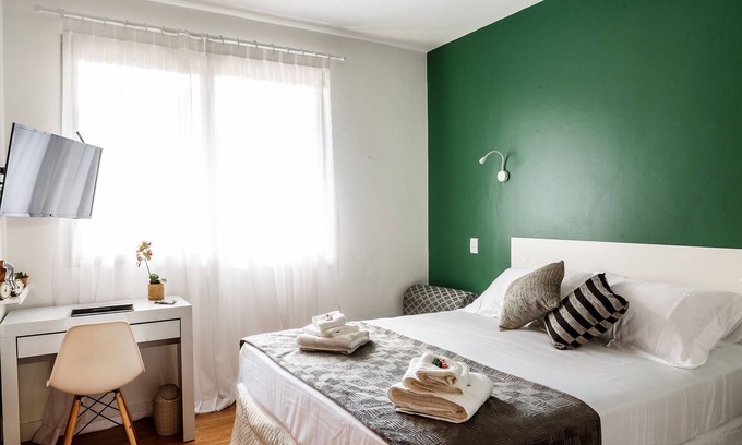 Alto de Pinheiros Apartment | Comfortable Suites with Spa and Breakfast for Your Stay