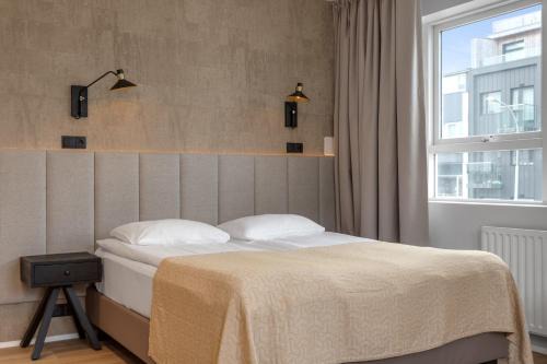 Hliðar Hotel | Inviting 22 Hill Hotel: Family-Friendly Stay with Dining