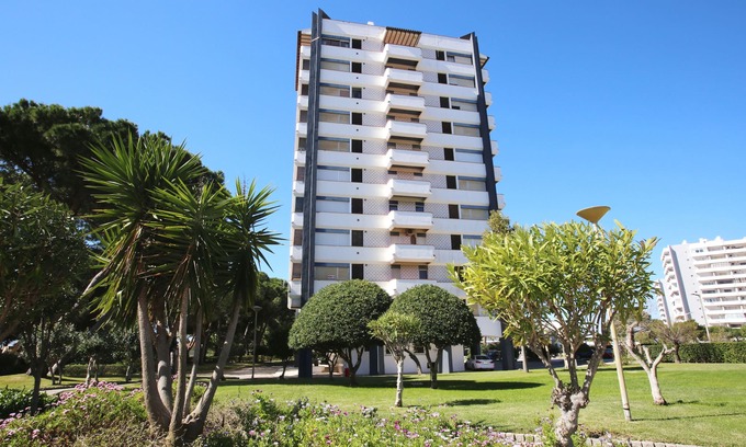 Torralta Apartment | Alvor Torralta: 3-Bedroom Apartment with Oceanfront Views
