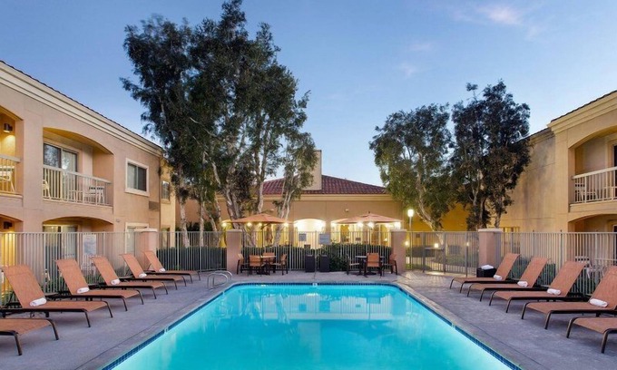 Camarillo Hotel | Relax and Unwind at Our Pet-Friendly Hotel Near Pleasant Valley