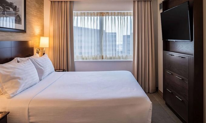 O'Hare Resort | Unwind in Comfort with Onsite Parking and Pet-Friendly Amenities