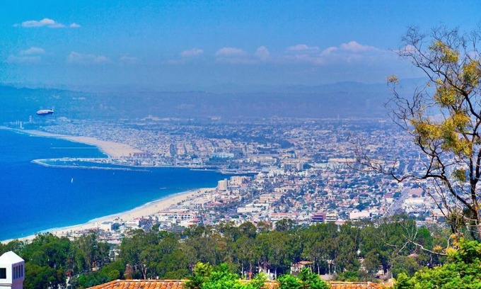 Torrance House | Unwind in Comfort: Pet-Friendly Hotel with Ocean Views