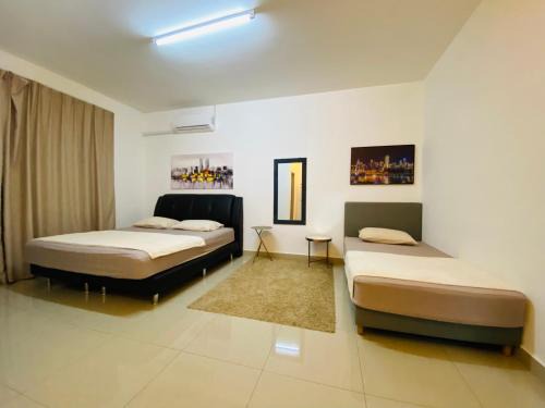 Kluang House | Discover Alyn Home Kluang: Family-Friendly with Netflix & Wifi