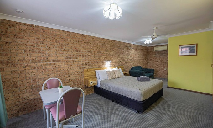 Gunnedah Hotel | ALYN MOTEL: Guest Rated 9.6 with Family-Friendly Amenities