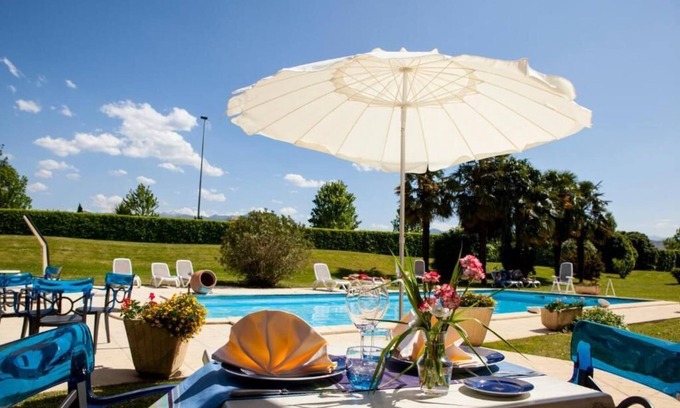 Oloron-Sainte-Marie Hotel | Relaxing Alysson Hôtel: 4-Star Stay with Pool & Spa