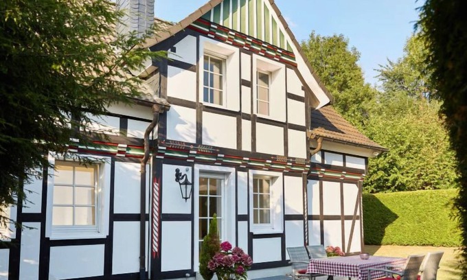 Niederhelden House | Explore Am Golf- und Reitpark: Pet-Friendly Lake Views