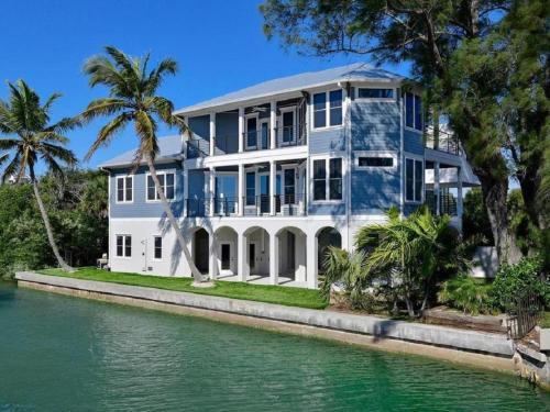 Anna Maria House | Experience AM I Dreaming: Pet-Friendly Oceanfront Oasis