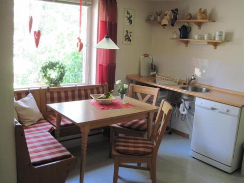 Jesteburg House | Cozy Am Klecker Wald: Family & Pet-Friendly Retreat