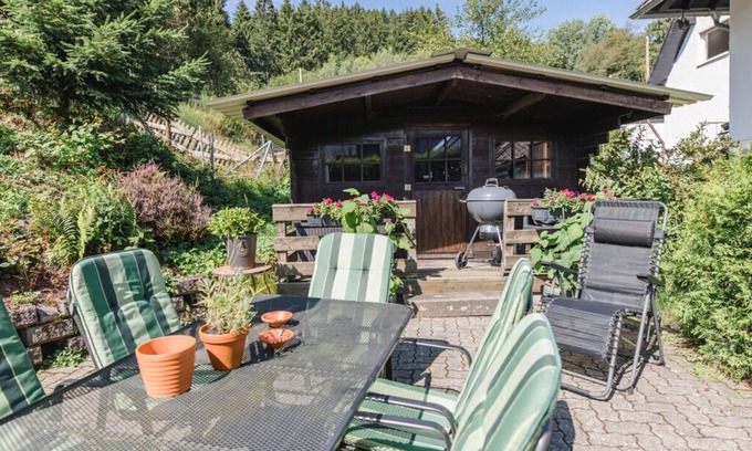Eslohe House | Modern Retreat at Am Wald with Spa and Pet-Friendly Options