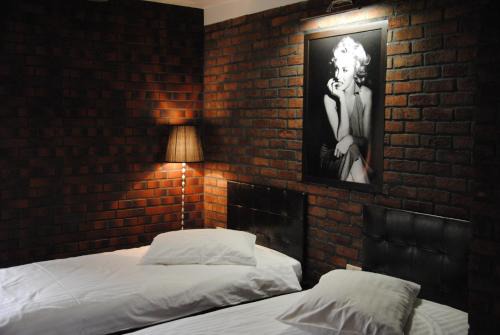 Centrum Hotel | Pet-Friendly Amadeus Hotel Zielona Góra with Hot Tub & Dining