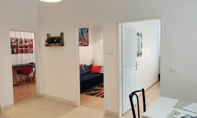 Nikolsdorf Apartment | Convenient AMADEUS Hotel - Steps from Tram to the OPERA