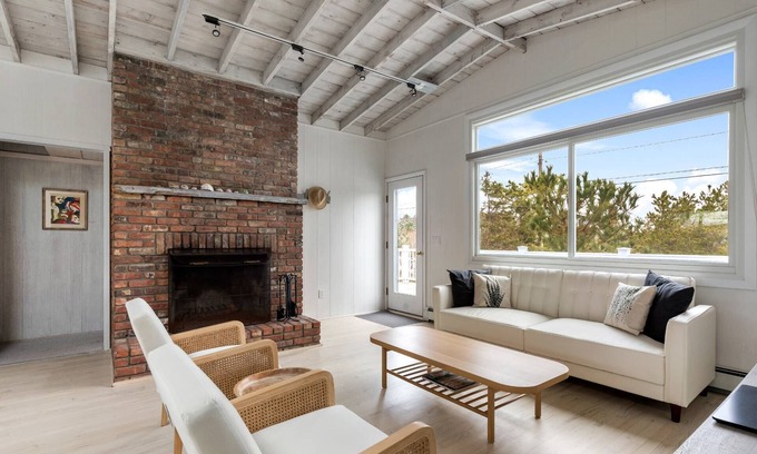 Napeague House | Perfect Beach Getaway in Amagansett / Montauk with Ocean View
