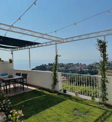 Scala House | Tranquil Amalfi Coast Holiday House with Oceanfront Pool