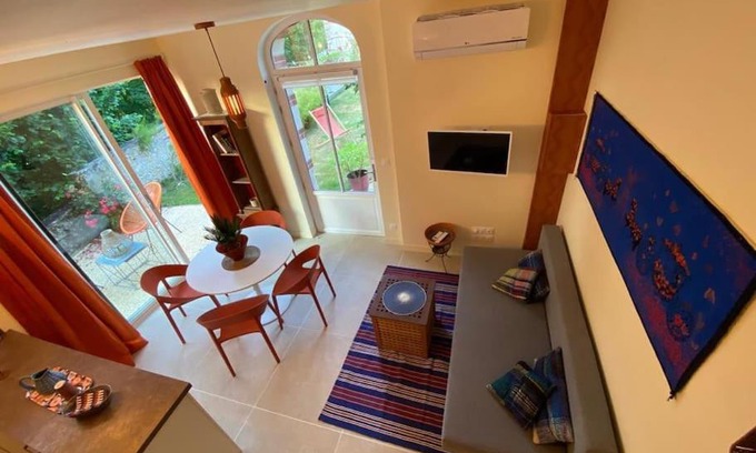 Montlouis-sur-Loire Apartment | Amalouyse Gîte: Cozy Duplex for 4 by the Loire