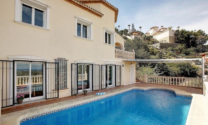 Pedreguer Villa | Relax in Amanda: 4-Bedroom Villa with Oceanfront Charm