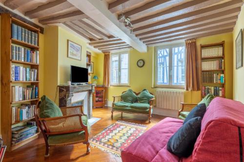 Rouen City Centre Apartment | Family-Friendly Amandus with Outstanding 8.8/10 Rating