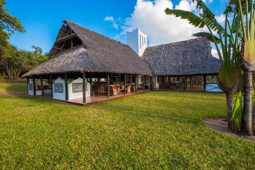 Kutani Resort | Relax at Amani Beach Resort with Oceanfront Views