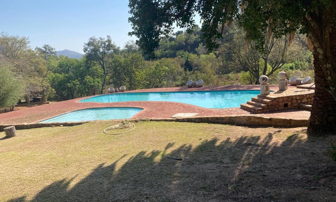 Buffelspoort Cabin | Discover Amani Bush Escape: Family-Friendly with Pool Access