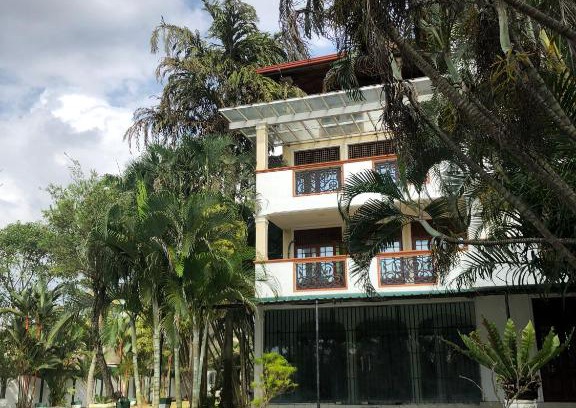 Panadura Hotel | Budget-Friendly Amani Lake Resort with Family & Pet Amenities