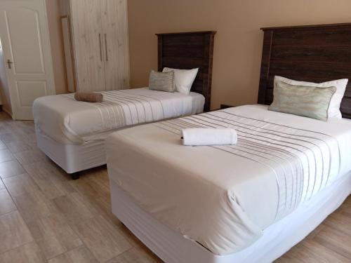 Klerksdorp House | Relax at Amani Palms Guest House with Pool Access