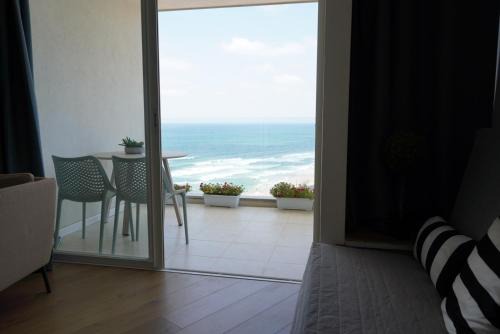 Herzliya Pituach Apartment | Relaxing Amano Seaview Suite with Private Beach Access