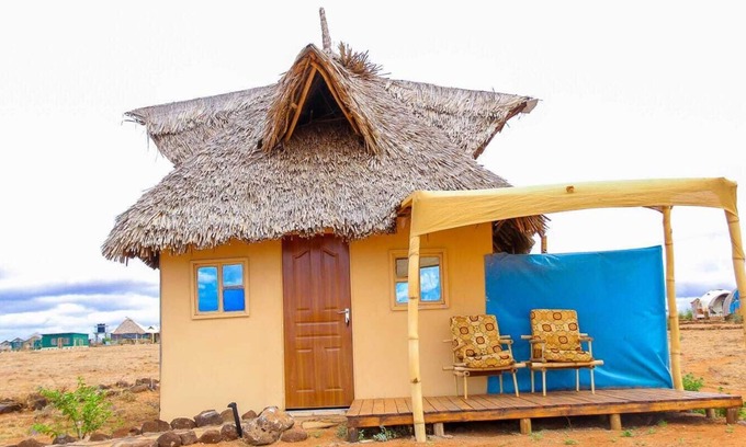 Amboseli Cabin | Discover Amanya Zebra 1-Bed Wigwam with Pool & Breakfast