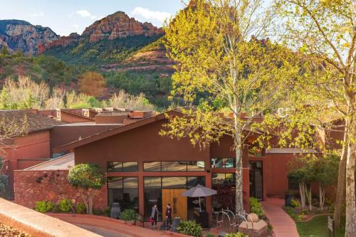 Uptown Sedona Resort | Relaxing Amara Resort & Spa with Oceanfront Views