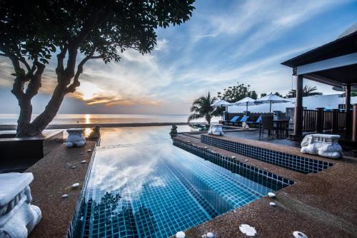 Pak Nam Pran Villa | Oceanfront Amara Villa Khao Ka Lok with Breakfast Included