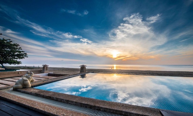 Pak Nam Pran Hotel | Discover Amara Villa Khao Ka Lok with Pool & Ocean Views