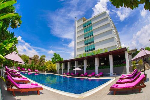 Racha Thewa Hotel | Elegant Amaranth Suvarnabhumi Hotel with Pool & Spa
