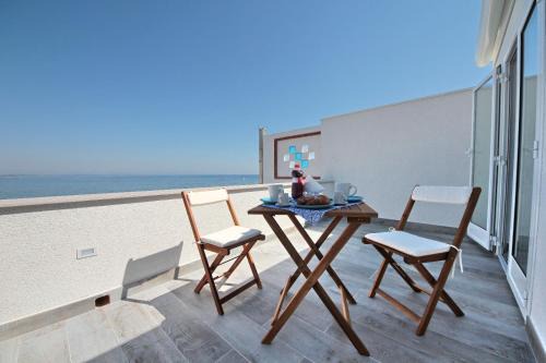 Marzamemi Apartment | Oceanfront Amareilmare1: Guest Rated 9.6/10 & Child Friendly