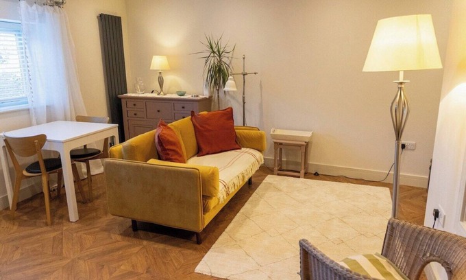 Charlbury Apartment | Cozy Amarelo Apartment in Central Charlbury Awaits You