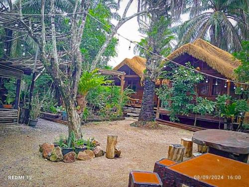 Huai Nam Khao House | Relax at Amarit Onsen Homestay with Inviting Hot Tub