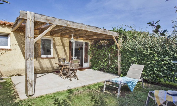 Calvi Villa | Charming Amarylis Retreat in Calvi with Pool & Garden