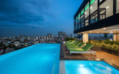 Tuol Kouk Hotel | Eco-Friendly AMATA Residence with Ocean View & Pool