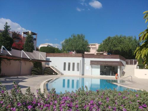 Agios Tychon Apartment | Pet-Friendly Amathousa Coastal Heights with Pool Access