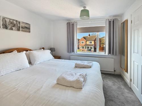Bottesford House | Amaya Nine Sleeps 7 Large 4 bed house - Bottesford