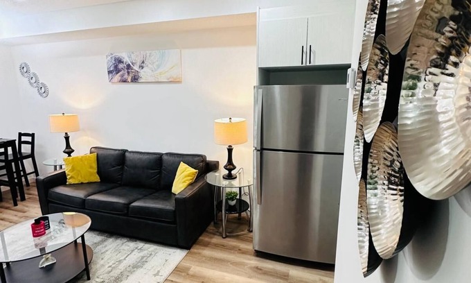 Calgary Apartment | Amazing 1 bedroom apartment close to the YYC airport