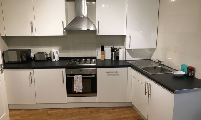 North Acton Apartment | Convenient 2-Bedroom Retreat Near Transport in Zone 2