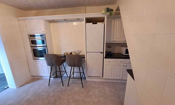 Gravesend House | Amazing 2 bedroom house for your holiday home. A home away from home.