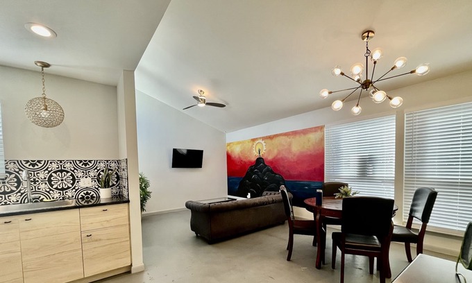 Franklin Park House | Amazing 2bd Townhome close to Downtown