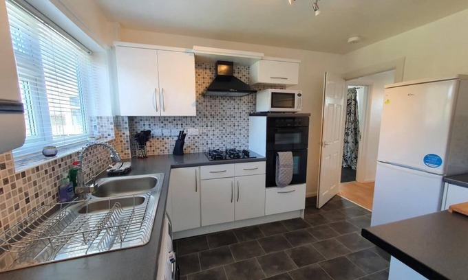 Blyth House | Inviting 3 Bedroom House with Garden in Blyth, Family-Friendly