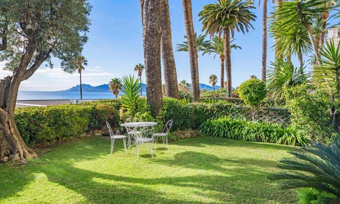 Le Suquet Apartment | Beautiful Seaview Duplex in Cannes Center for Your Stay